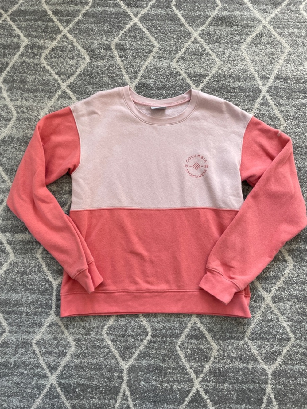 Columbia sweatshirt